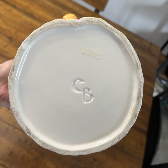 Vintage Ceramic Easter Bunny Basket. - Picture 8 of 10